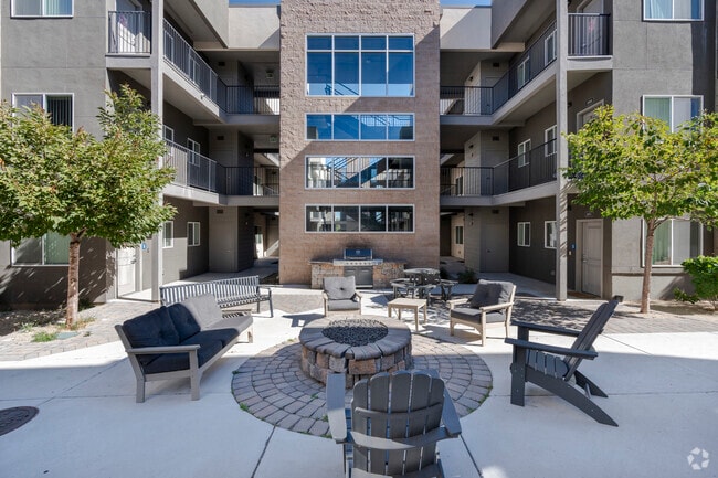 Building Photo - Wolf Run East