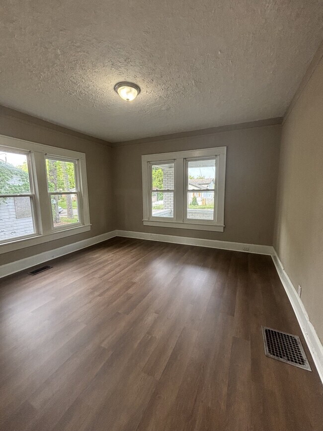 Foto del edificio - 7337 Queenstown Ave