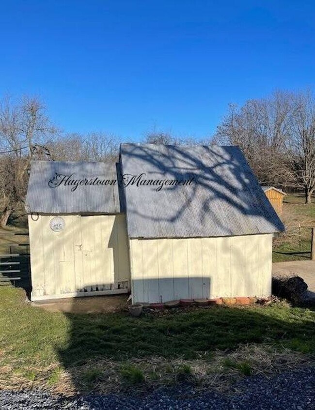 Building Photo - Beautiful Country Home in Smithsburg