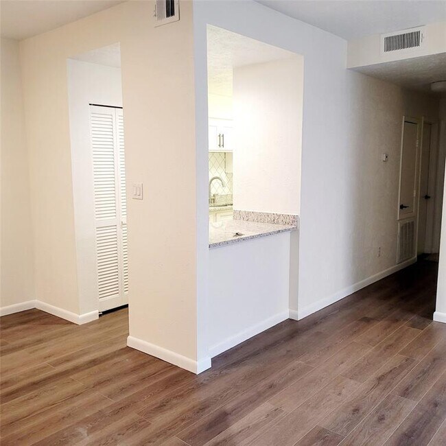 Foto del edificio - 5001 Lamonte Ln