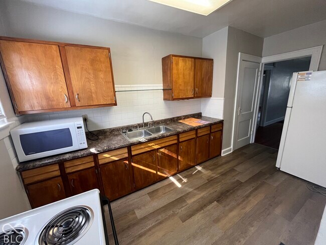Foto del edificio - 6158 Winthrop Ave