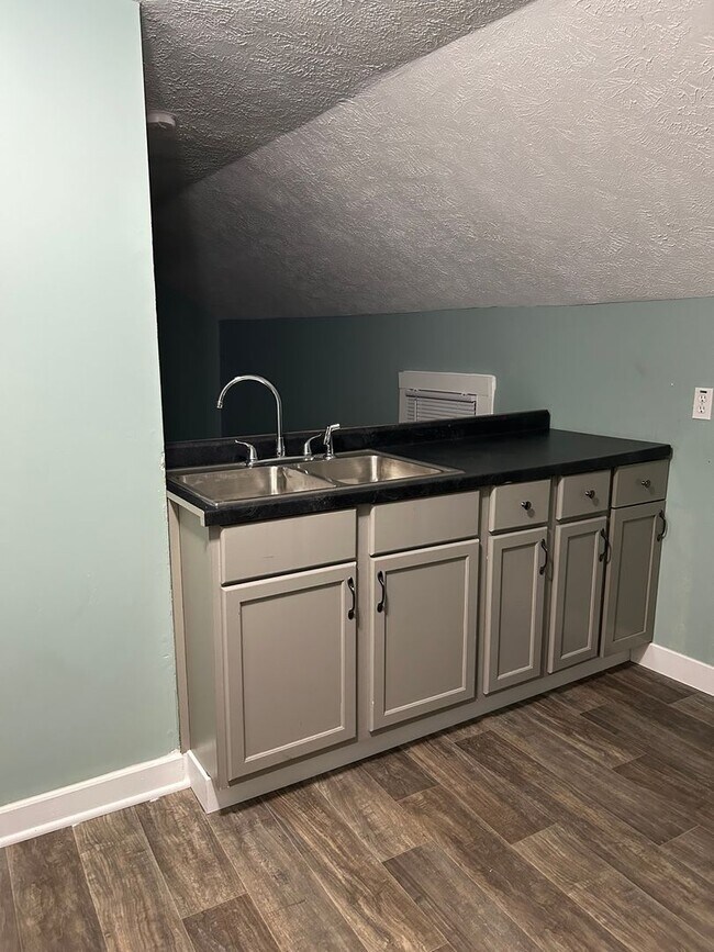 Foto del edificio - Unique 3-Bedroom, 2-Bathroom Home with Mother-In-Law Suite – $1,600/Month