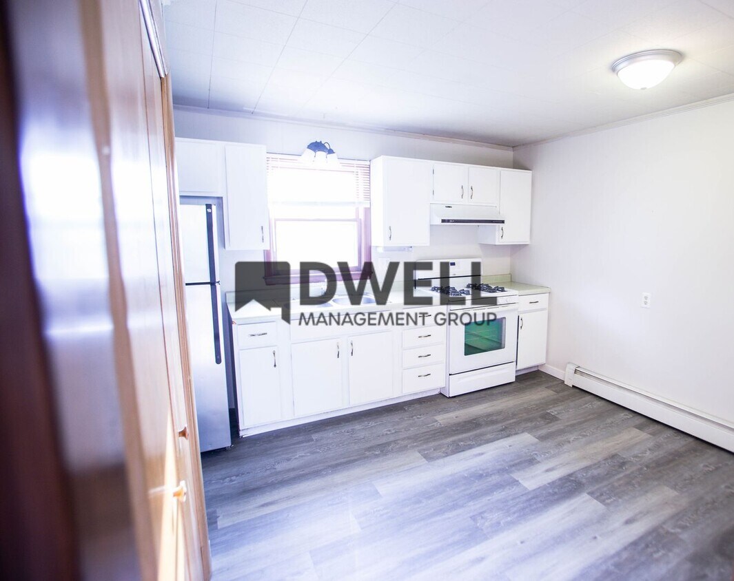 442 Church Ave Unit 1, Saint Charles, MN 55972 Room for Rent in Saint