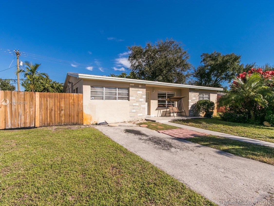 Foto principal - 1191 NE 175th St