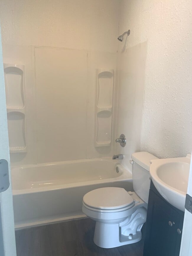 Building Photo - Recently Remodeled 2 bedroom 1 bathroom home
