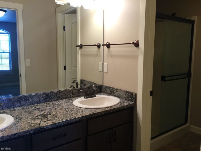Foto del edificio - 3 br, 2.5 bath Duplex - 7214 W Chestnut Ave