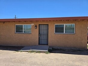 Building Photo - 511 N Iroquois Ave