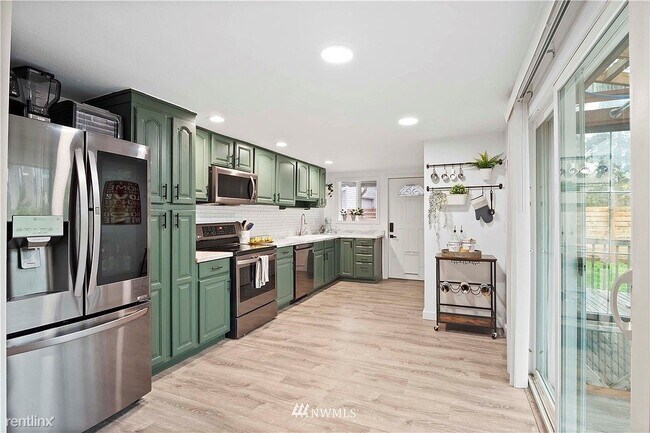 Building Photo - 2 br, 2 bath House - 8144 31st Ave SW