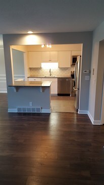 Vista de la puerta principal - 6561 Woodhall Dr