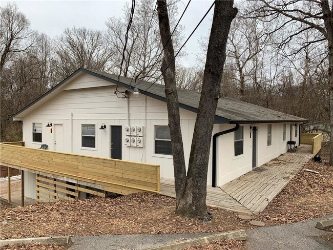 Building Photo - 1530 Bella Vista Rd