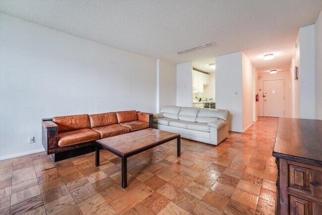 Foto del edificio - 7002 JFK Blvd E