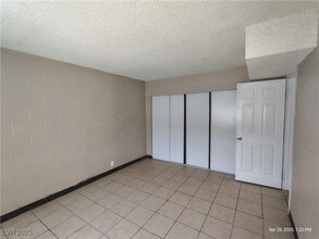 Building Photo - 2929 E Elm Ave