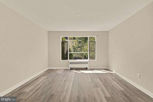 Foto del edificio - 10413 Montrose Ave