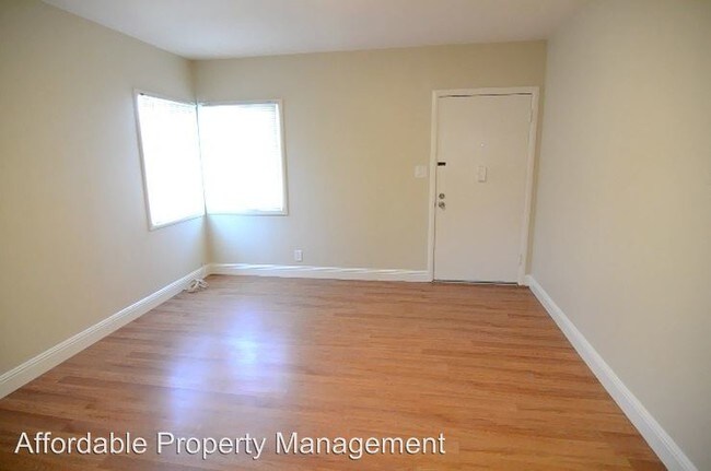 Building Photo - 2013 Fairway Dr