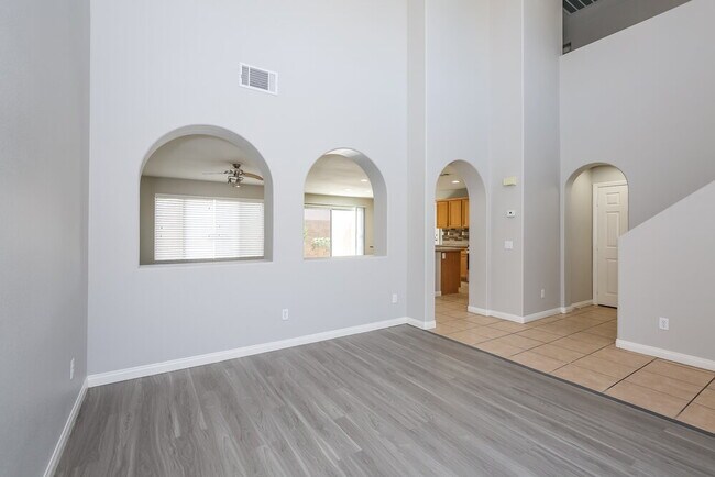 Building Photo - 5320 N Santa Fe Heights St