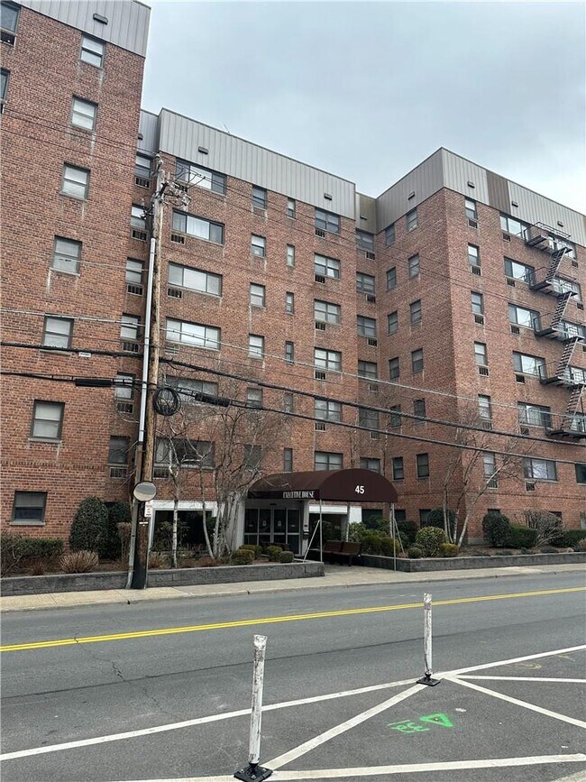 Foto del edificio - 45 E Hartsdale Ave