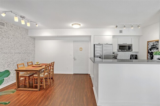 Foto del edificio - 335 S Biscayne Blvd