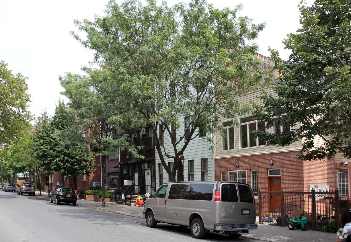 Building Photo - 158 Lynch St