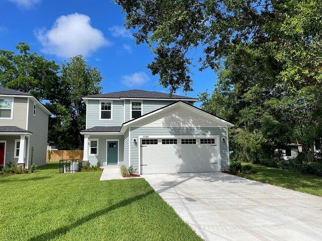 Building Photo - 1745 Charlotte St