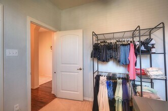 Building Photo - 108 Cove Cir