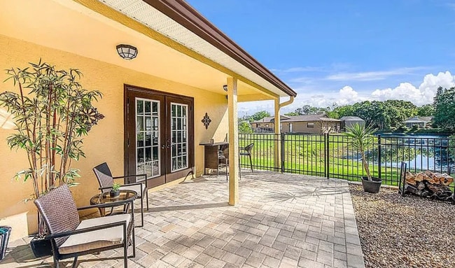 Building Photo - Beautifully updated Pool Home!!