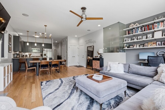 Photo - 2864 W Lyndale St Apartment