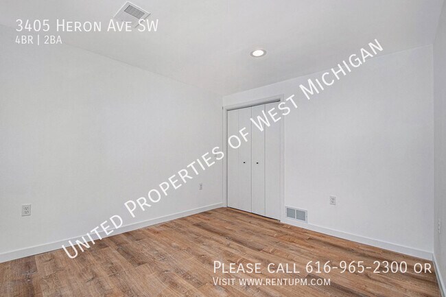 Building Photo - 3405 Heron Ave SW