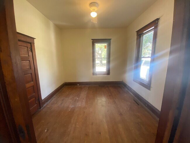 Building Photo - 1076 NE 75