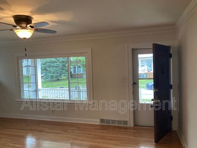 Foto del edificio - 3464 Granton Ave