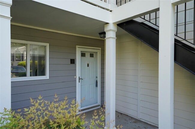 Building Photo - 37 Rumson Ct