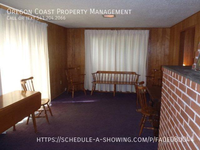 Building Photo - Tenant occupied 24 hour notice required fo...