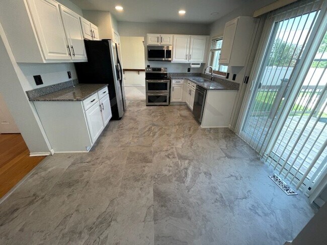 Foto del edificio - 35865 Ashford Drive, Sterling Heights, MI ...