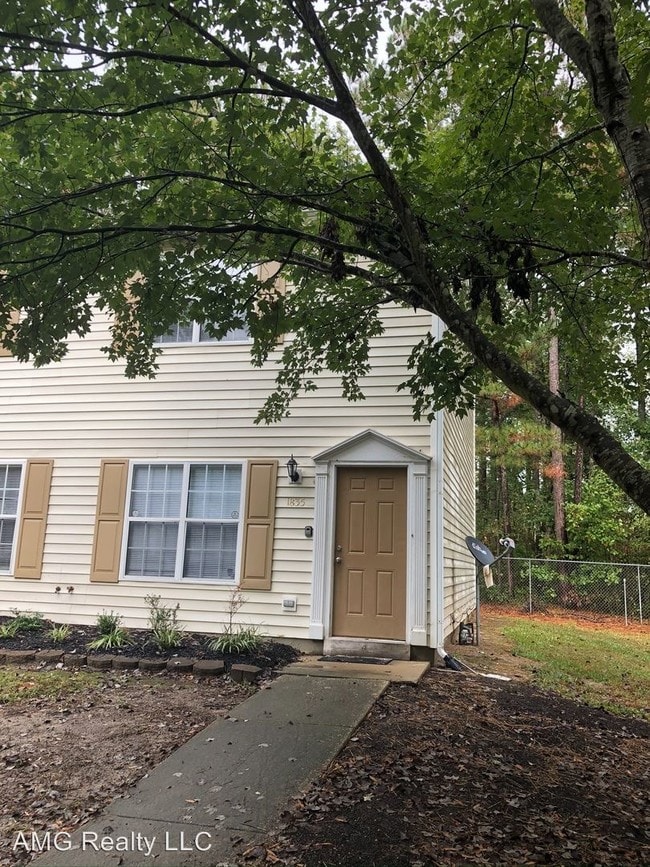 Building Photo - 2 br, 1.5 bath House - 1835 Vintage Road