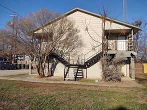 Building Photo - 1644 Post Rd