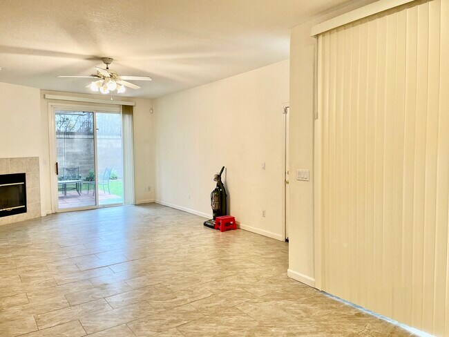 Building Photo - 31 Pinnacles Cir