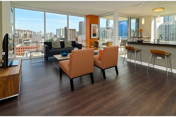 Foto del edificio - 675 N Franklin St