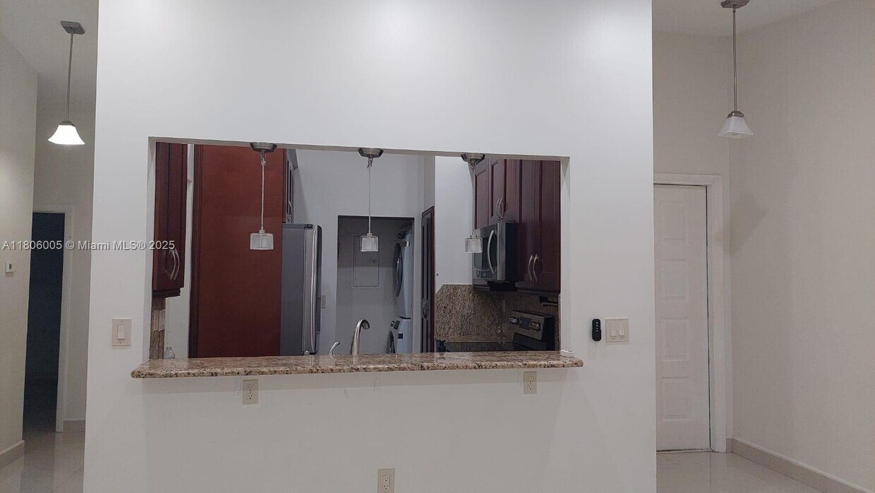 Foto principal - 984 SW 113th Ter
