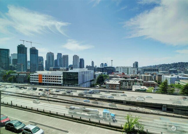 Foto del edificio - 400 Melrose Ave E