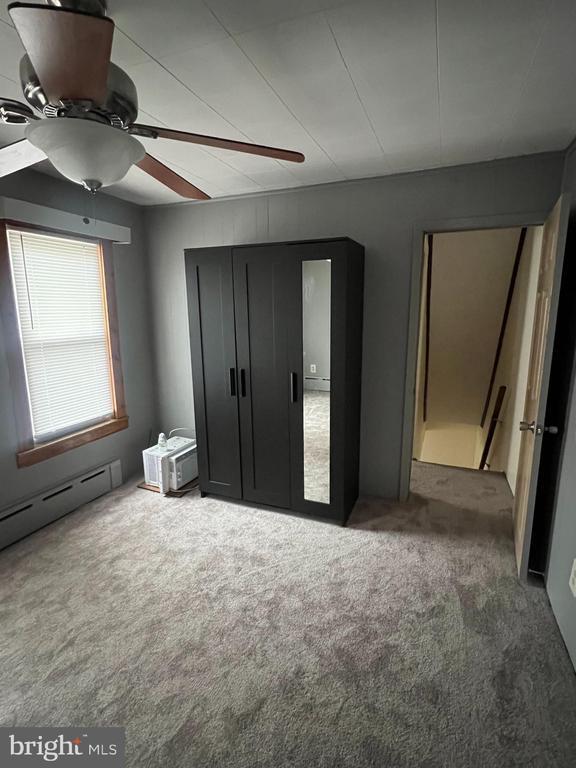 Foto del edificio - 303 S Baltimore St