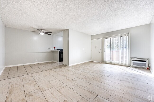 1 habitación, 1 baño - 780 pies cuadrados - Sala de estar - Berkeley Apartments