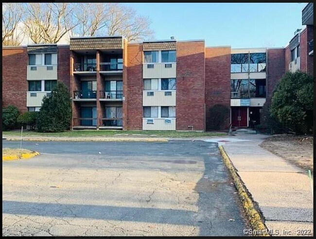 Building Photo - 951 High Path Rd