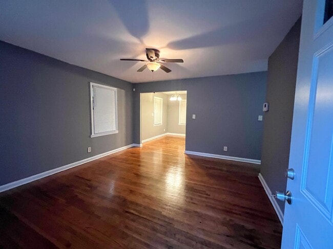 Photo - 2884 Meadowview Dr SE House