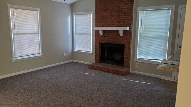 Building Photo - 2 WEEKS FREE OFF OF THE 1ST FULL MONTHS RENT