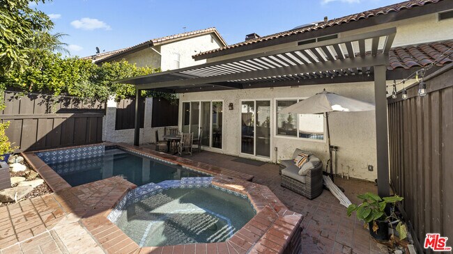 Foto del edificio - 663 Terrylynn Pl