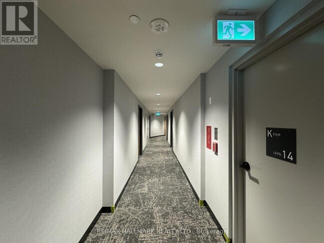 Photo du bâtiment - 2495 Eglinton Ave W