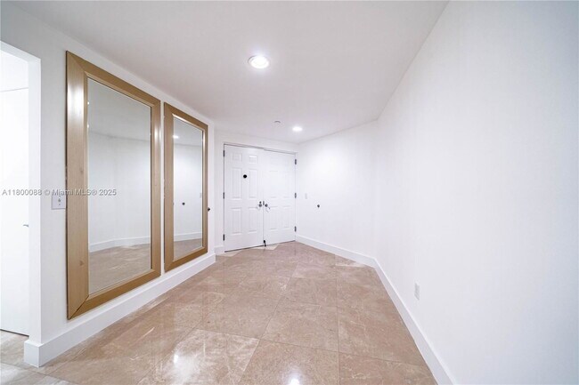 Foto del edificio - 3330 NE 190th St