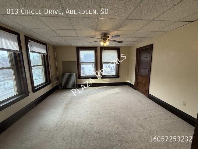 Building Photo - 19 7th Ave SE