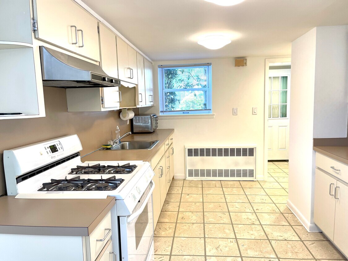 Kitchen - 6030 69th Pl