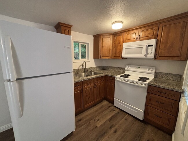 Building Photo - Darling studio home on Broadway near downtown Placerville.