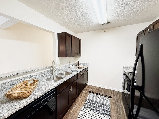 Área de cocina en 3 dormitorios - Brentwood Chase